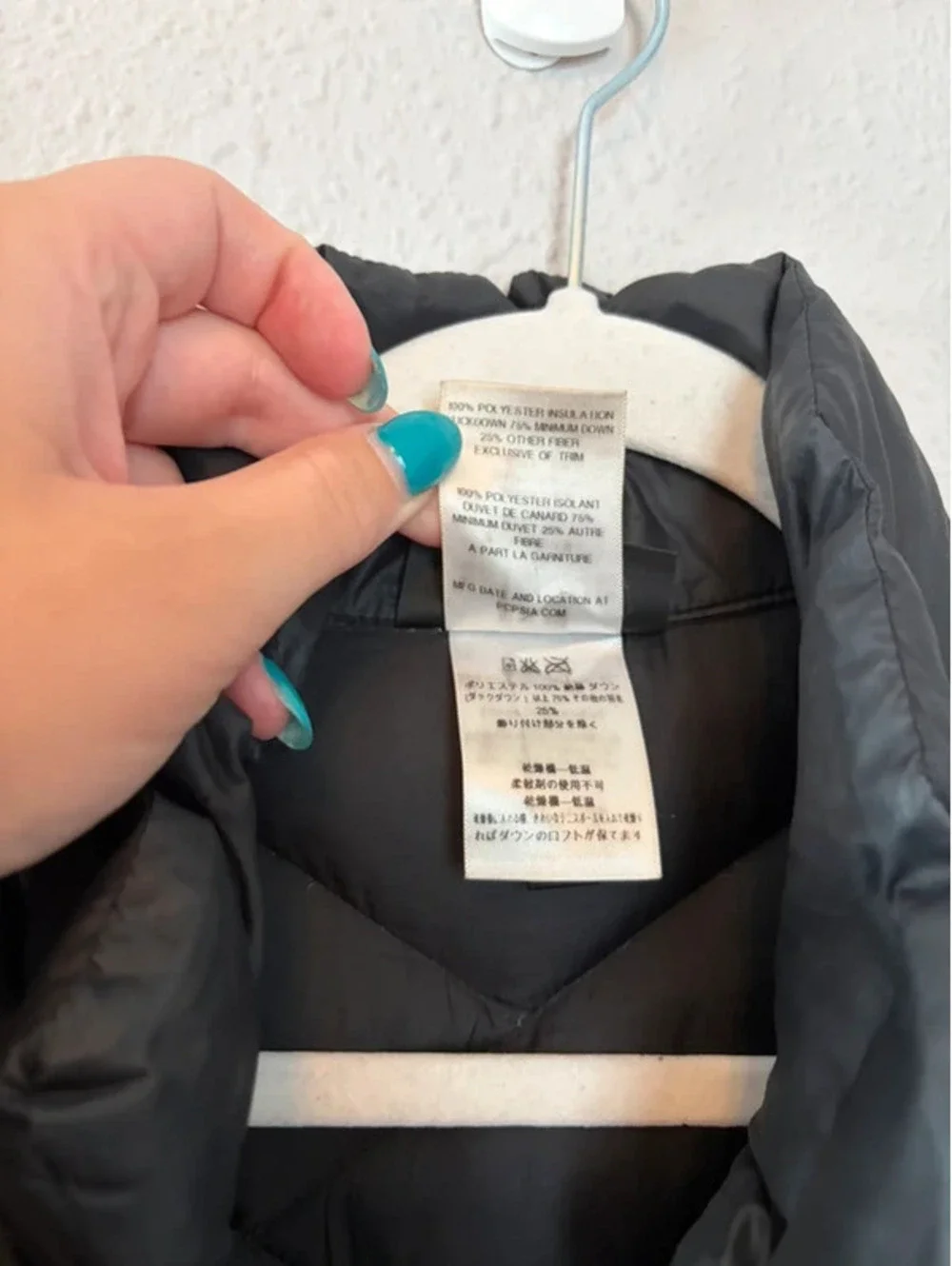 Patagonia women's puffer down coat black size S. Broken/missing zipper